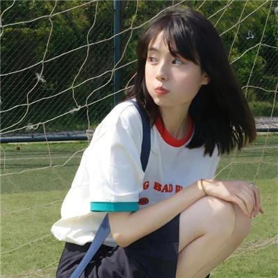 穿黑衣的女孩